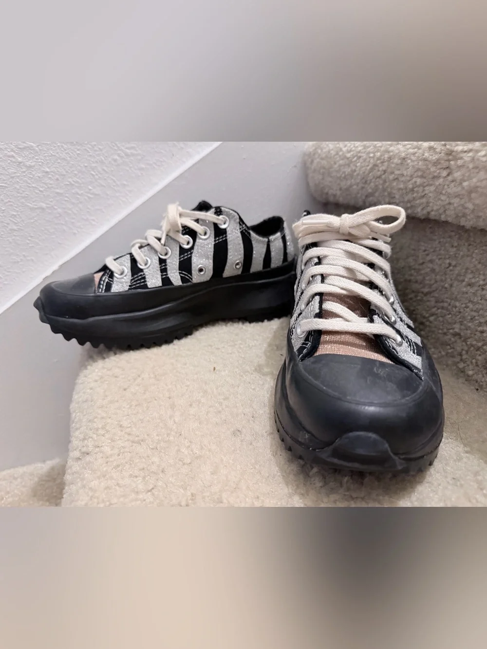Women's Size 6 - Converse Run Star Hike Low Black 172037C used